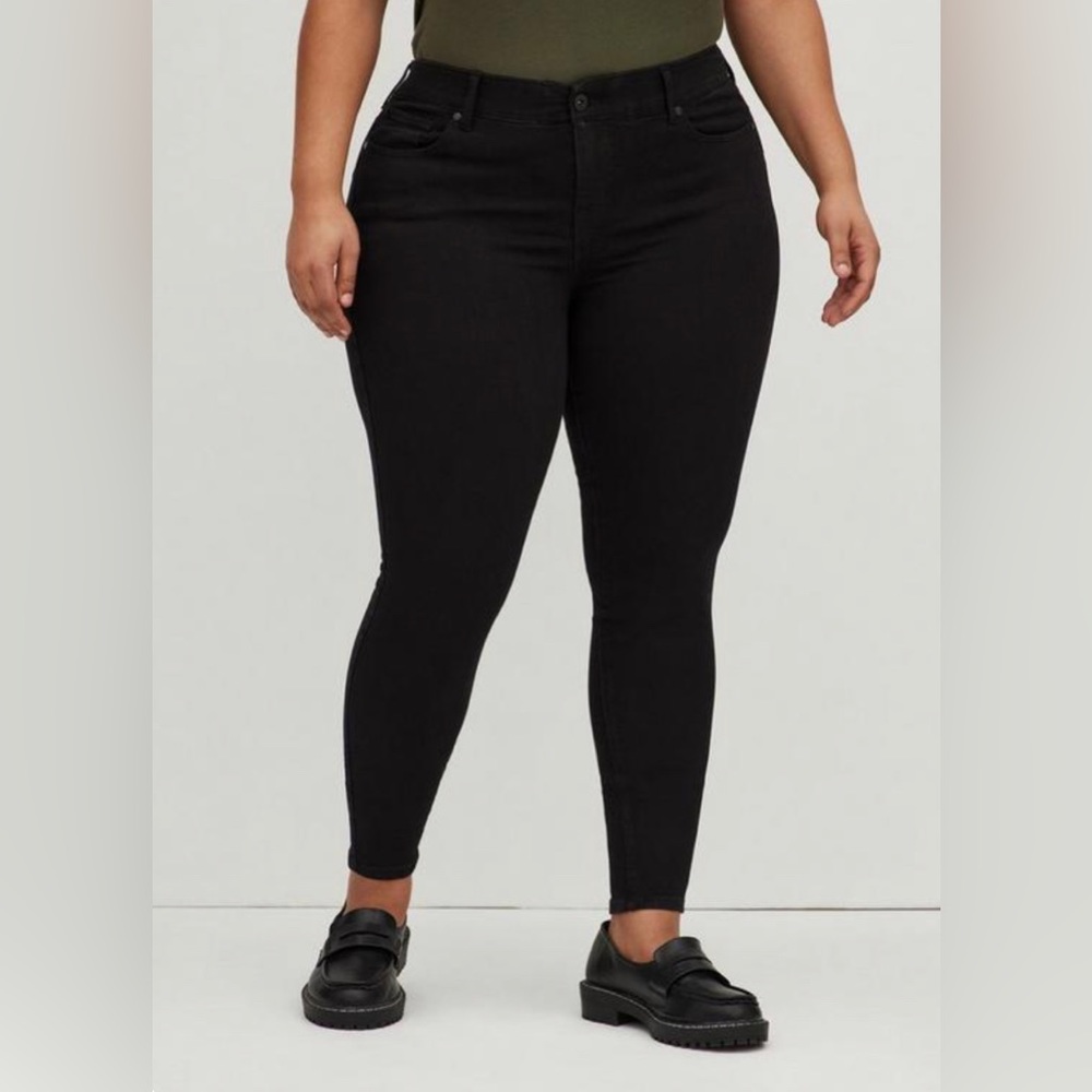 TORRID BOMBSHELL HIGH RISE PREMIUM JEANS